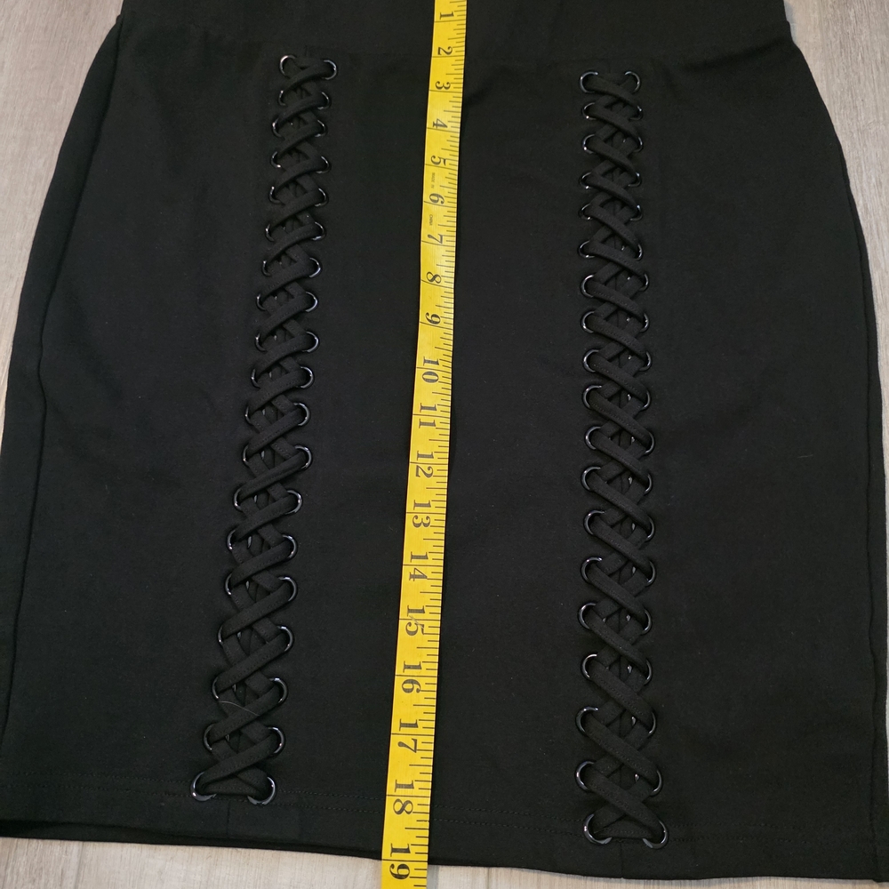Torrid Black Lace-Up Mini Skirt Size 00 Stretch Bodycon Goth - Picture 7 of 9